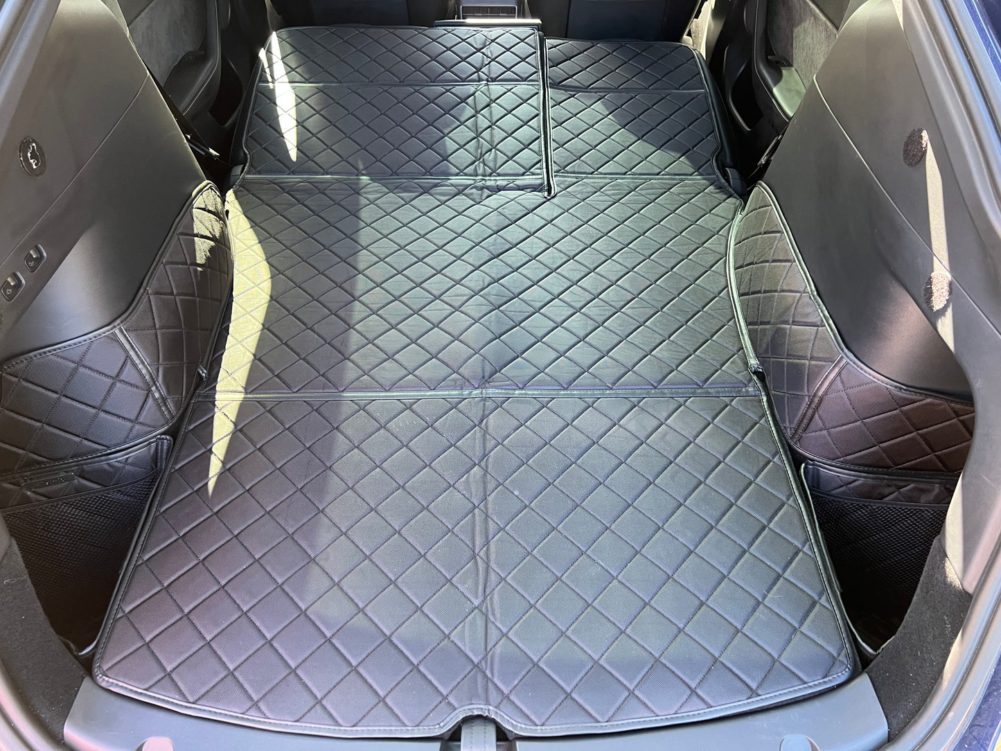 Trunk protective mat